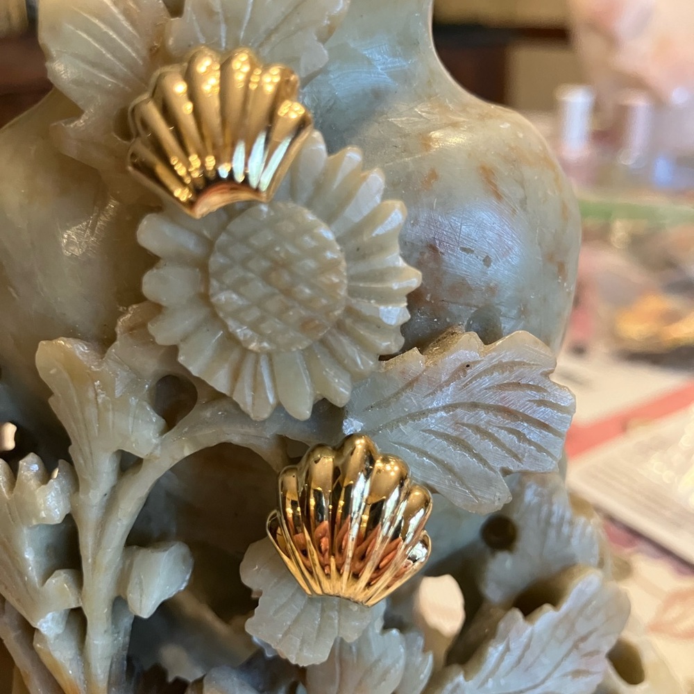 Monet Shiny Gold Shell POST Earrings - Picture 1 of 4